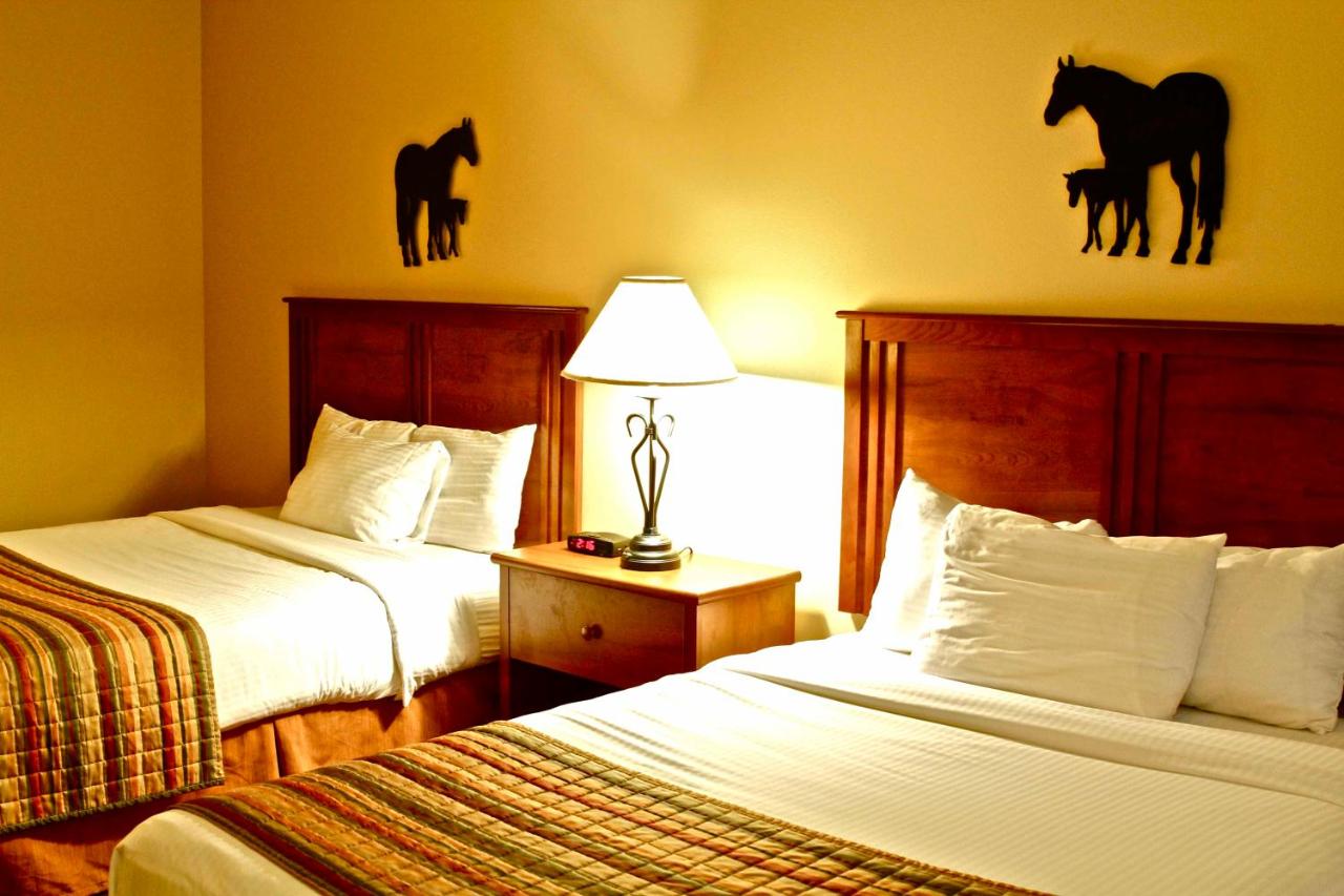 Queen Room with Two Queen Beds at Arbuckle Lodge