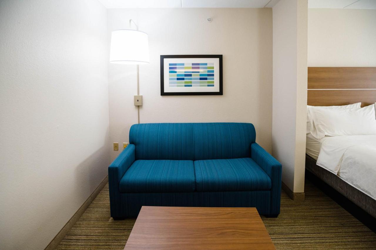 2 King Suite with Pullout Sofa at Holiday Inn Express & Suites Knoxville-Farragut by IHG
