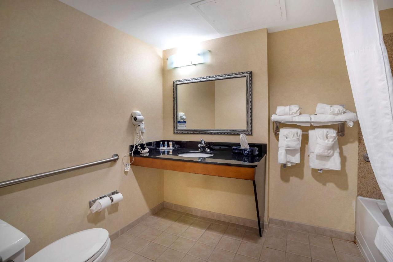 King Room - Accessible/Non-Smoking at Comfort Suites Fredericksburg North