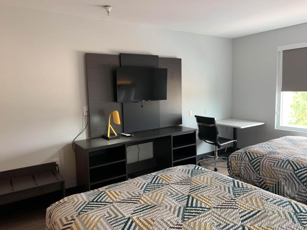 Deluxe Quadruple Room - Non-Smoking at Hawthorn Extended Stay by Wyndham Hobbs