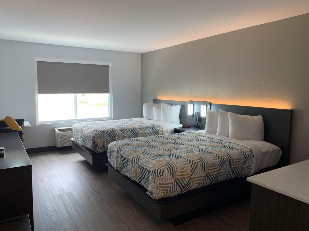 Deluxe Quadruple Room - Non-Smoking at Hawthorn Extended Stay by Wyndham Hobbs