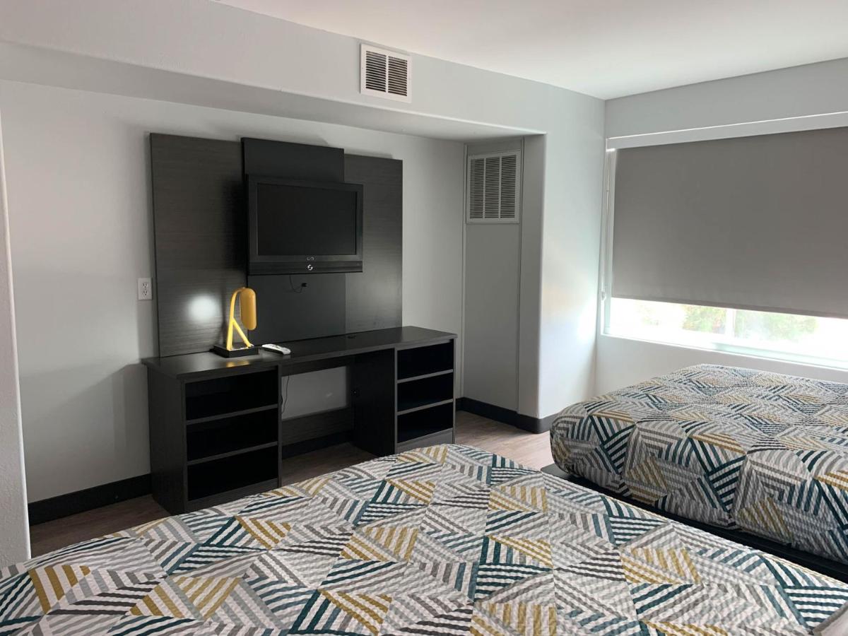 Deluxe Quadruple Room - Non-Smoking at Hawthorn Extended Stay by Wyndham Hobbs