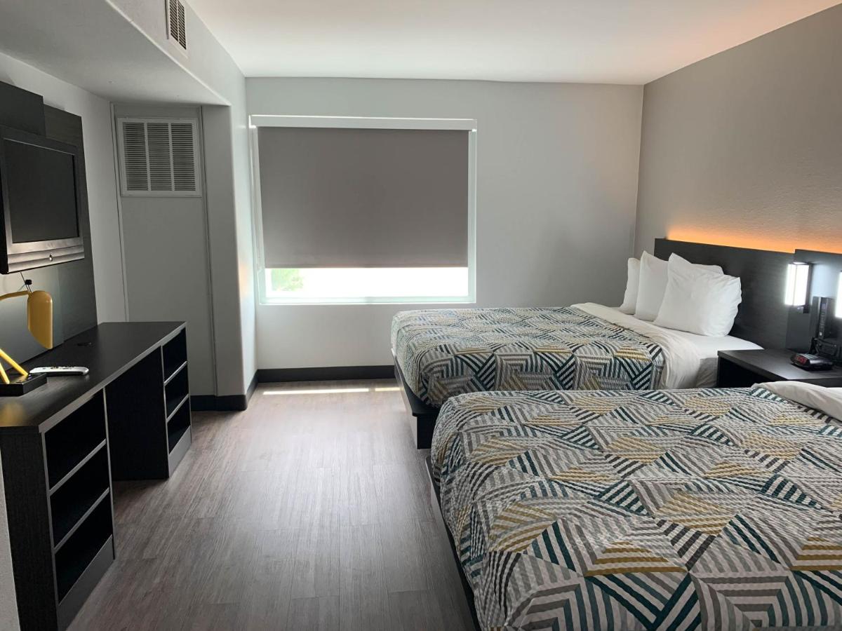 Deluxe Quadruple Room - Non-Smoking at Hawthorn Extended Stay by Wyndham Hobbs