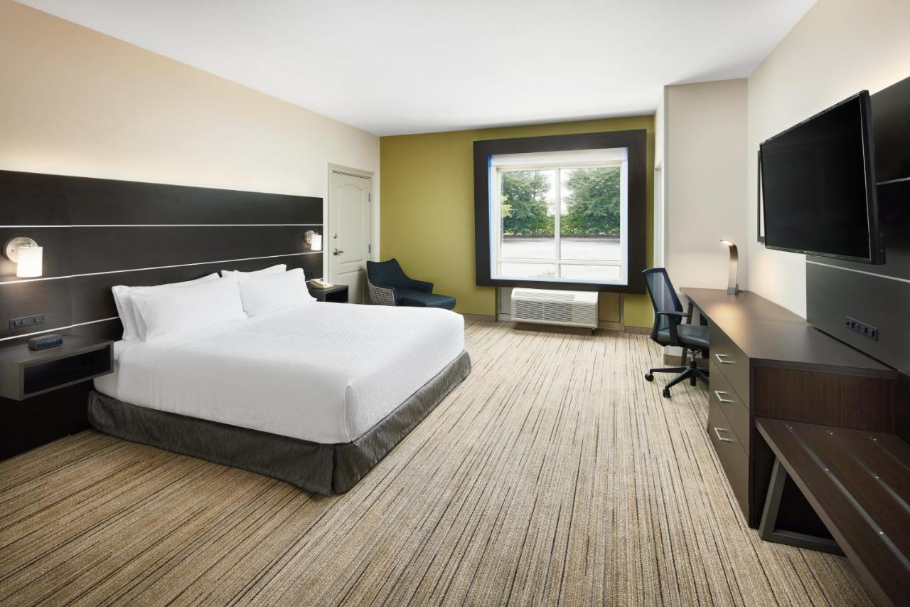 King Room with Roll In Shower - Non-Smoking at Holiday Inn Express & Suites Valdosta West - Mall Area by IHG