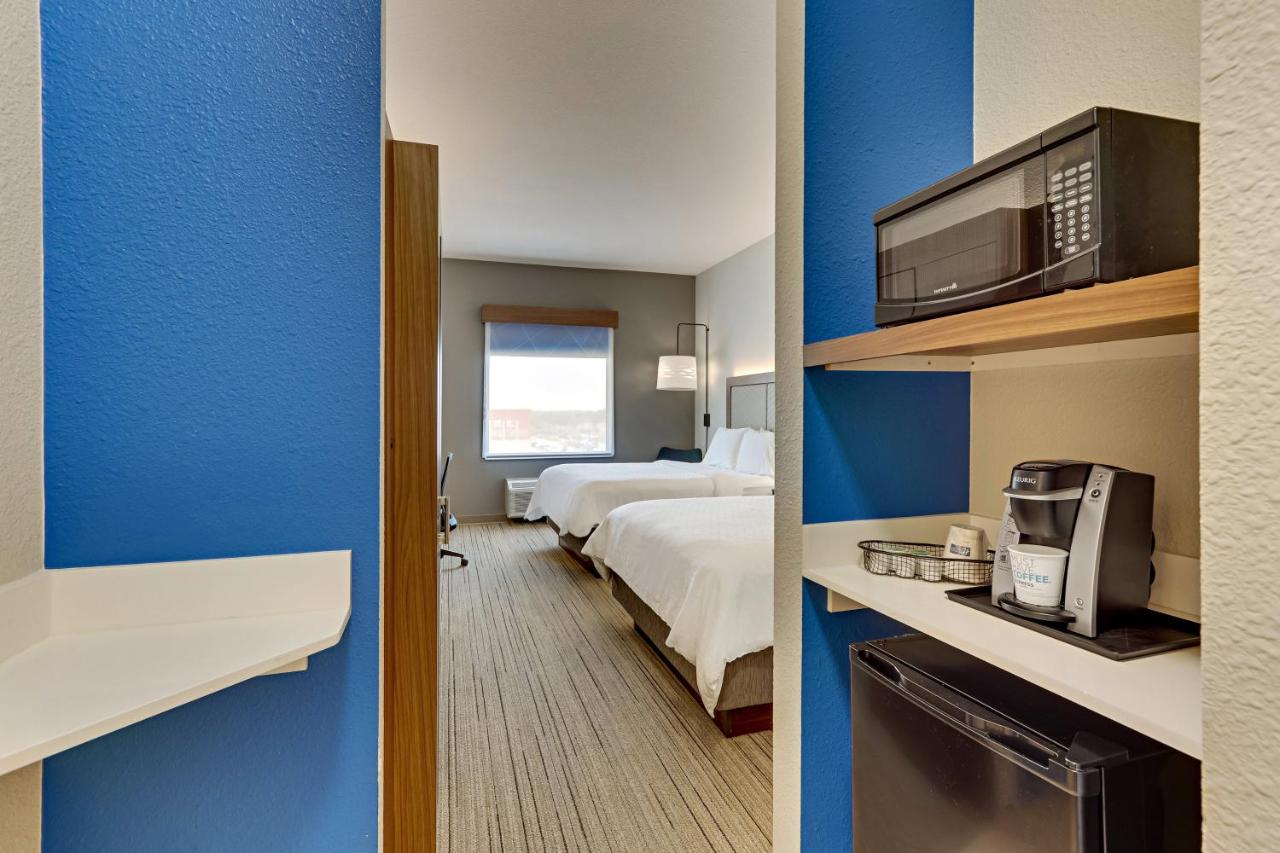 Queen Room with Two Queen Beds at Holiday Inn Express & Suites Weatherford by IHG