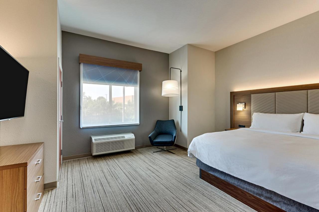 Family Suite Non-Smoking at Holiday Inn Express & Suites Weatherford by IHG