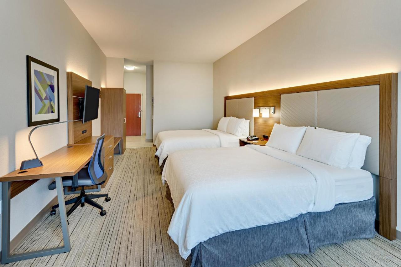 Twin Room - Mobility Accessible Roll In Shower - Non-Smoking at Holiday Inn Express & Suites Weatherford by IHG