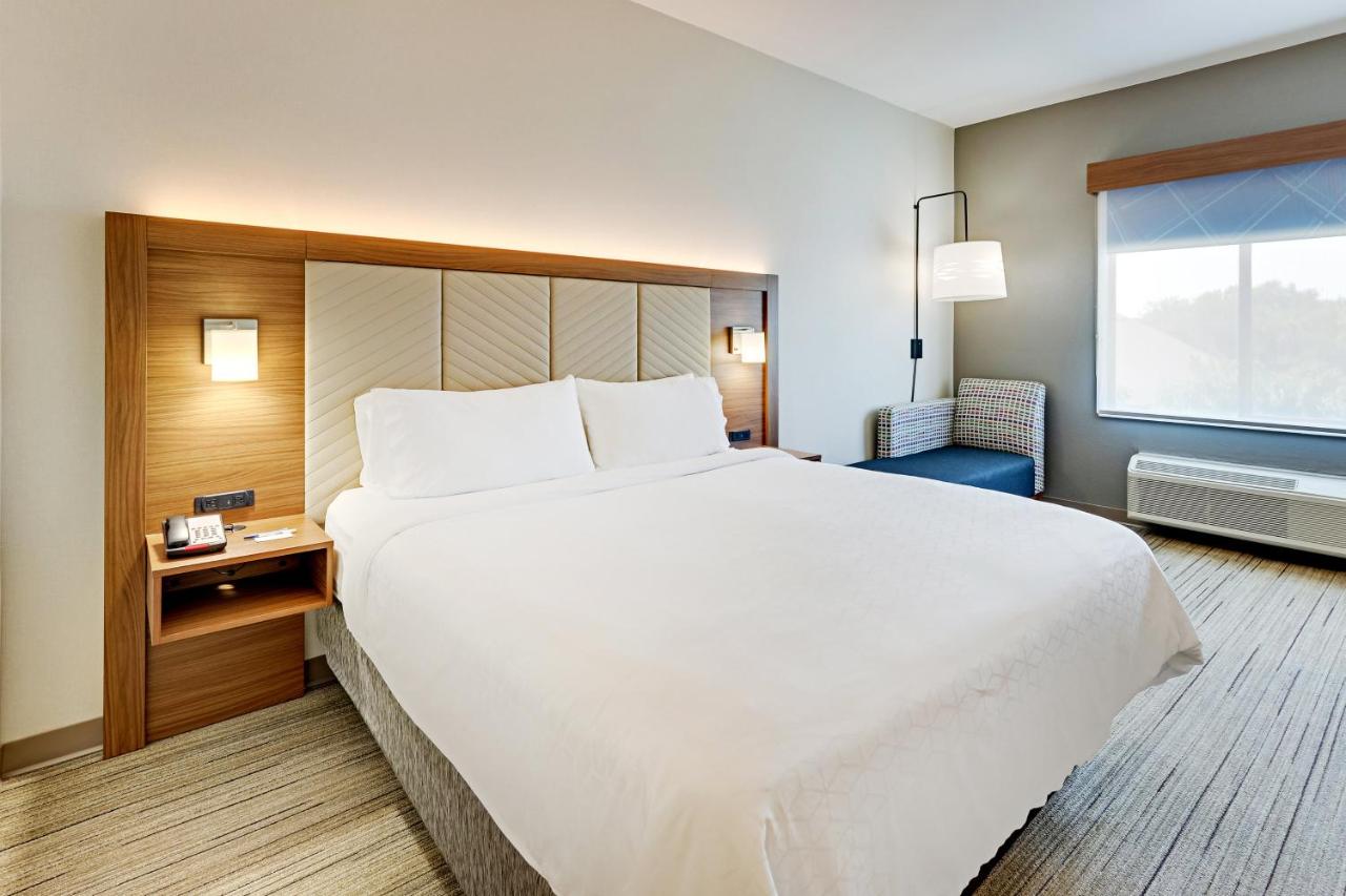 King Room at Holiday Inn Express & Suites Weatherford by IHG
