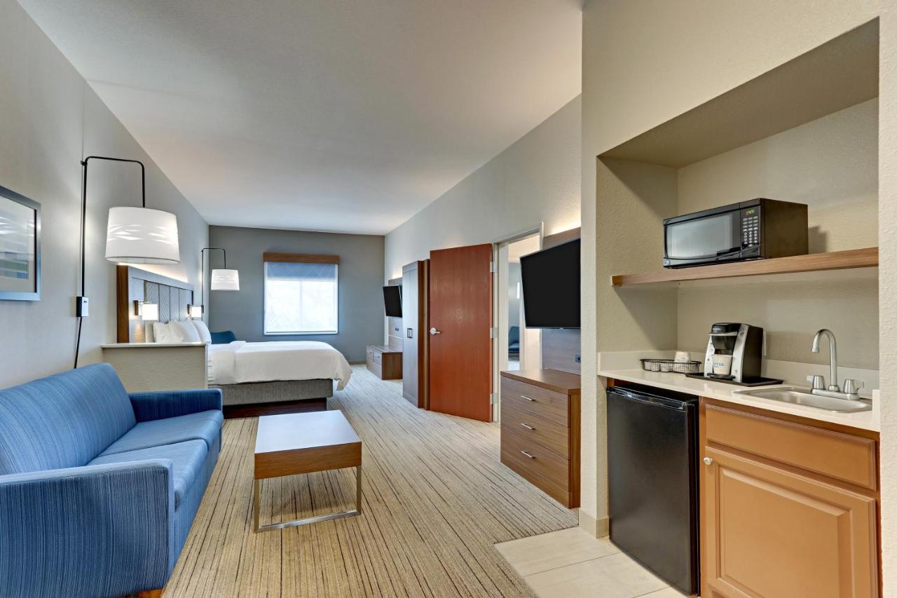 Family Suite Non-Smoking at Holiday Inn Express & Suites Weatherford by IHG