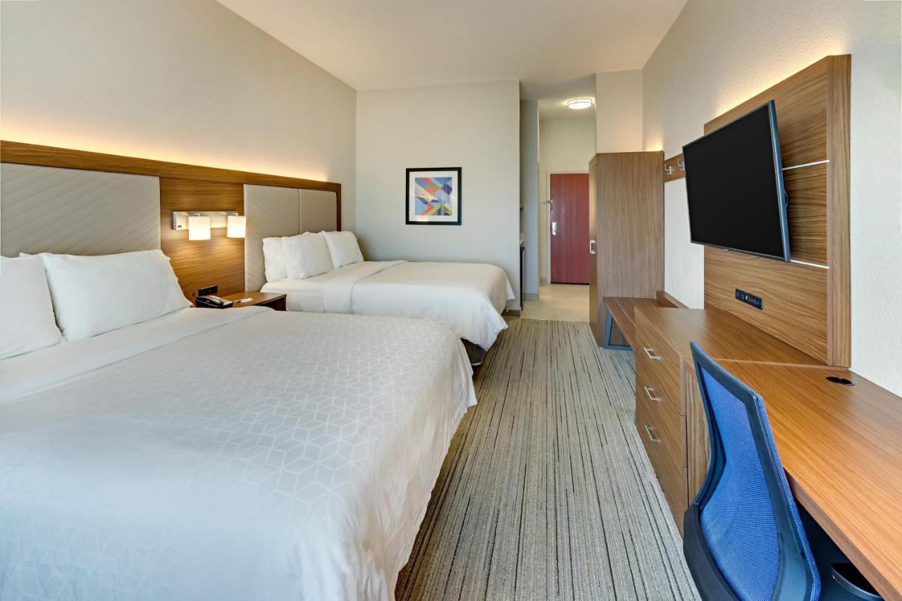 Queen Room with Two Queen Beds at Holiday Inn Express & Suites Weatherford by IHG