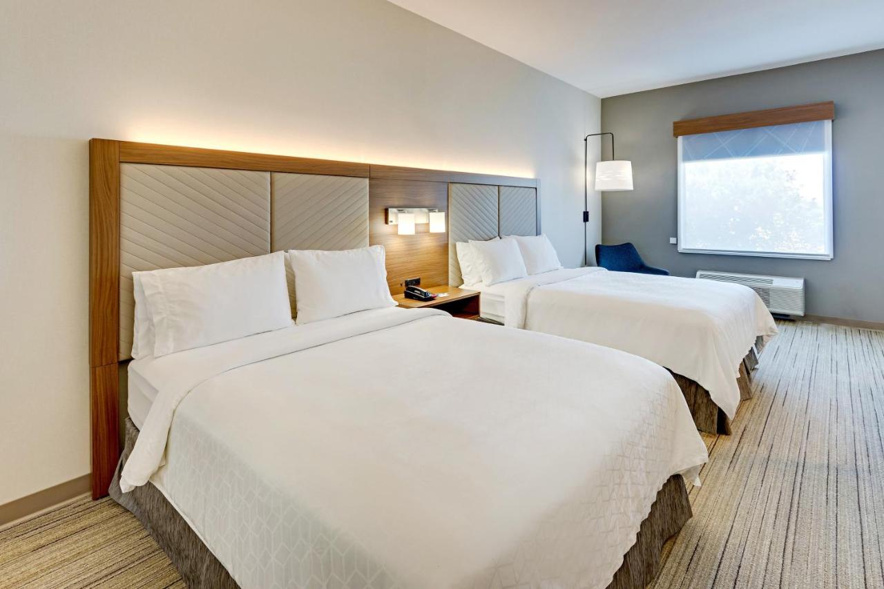 Twin Room - Mobility Accessible Roll In Shower - Non-Smoking at Holiday Inn Express & Suites Weatherford by IHG