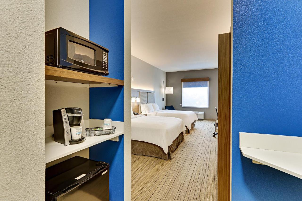 Twin Room - Mobility Accessible Roll In Shower - Non-Smoking at Holiday Inn Express & Suites Weatherford by IHG