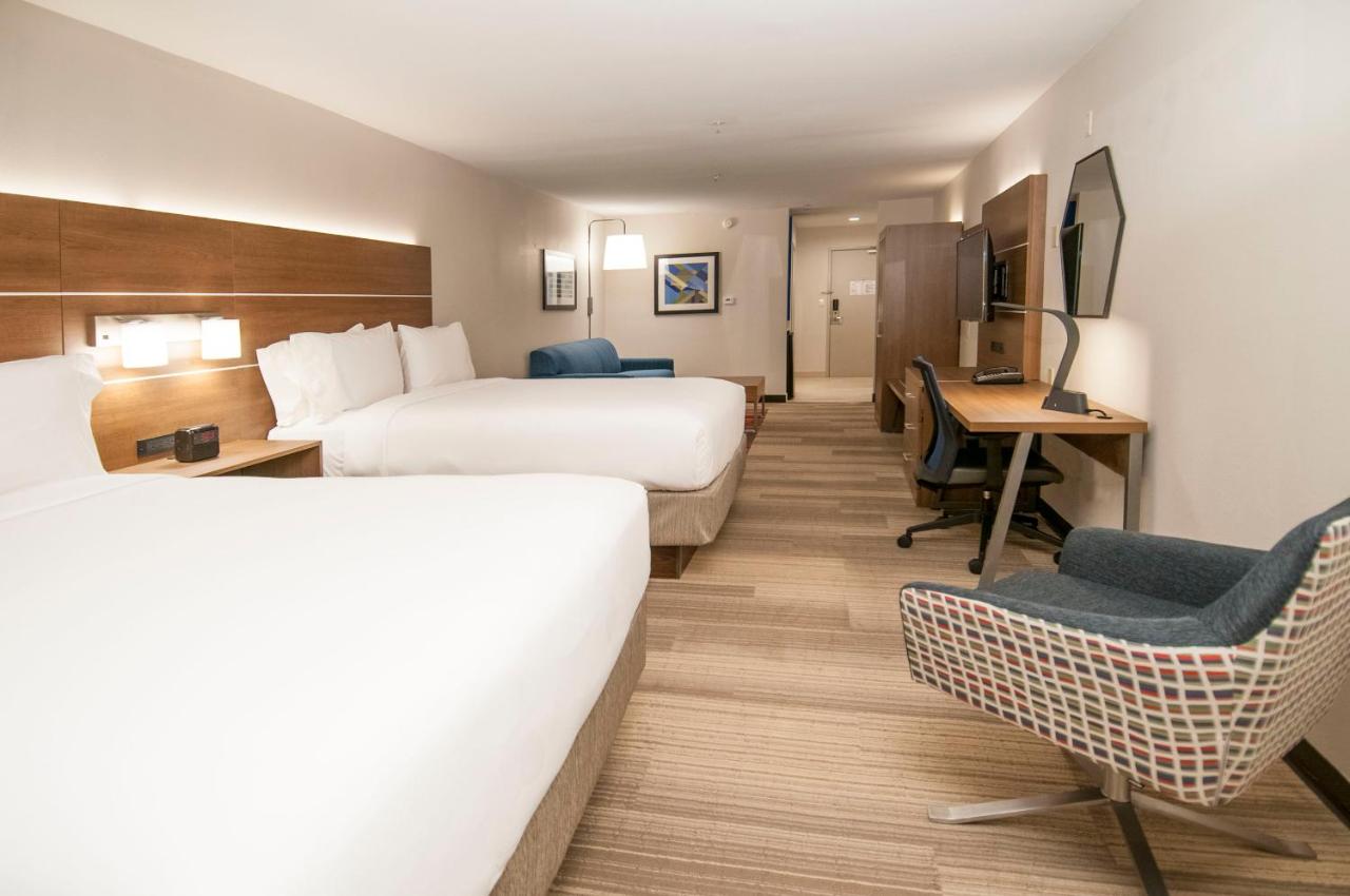 Deluxe Suite at Holiday Inn Express & Suites Plano West - Frisco by IHG