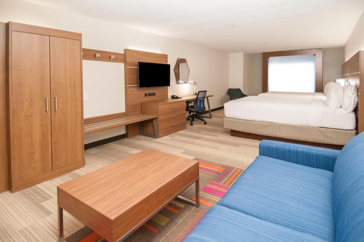 Deluxe Suite at Holiday Inn Express & Suites Plano West - Frisco by IHG