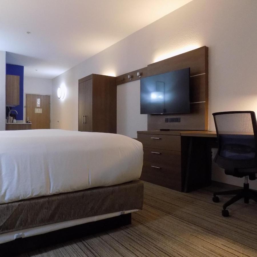 Suite - Hearing Accessible - Non-Smoking at Holiday Inn Express Hotel & Suites Mission-McAllen Area, an IHG Hotel