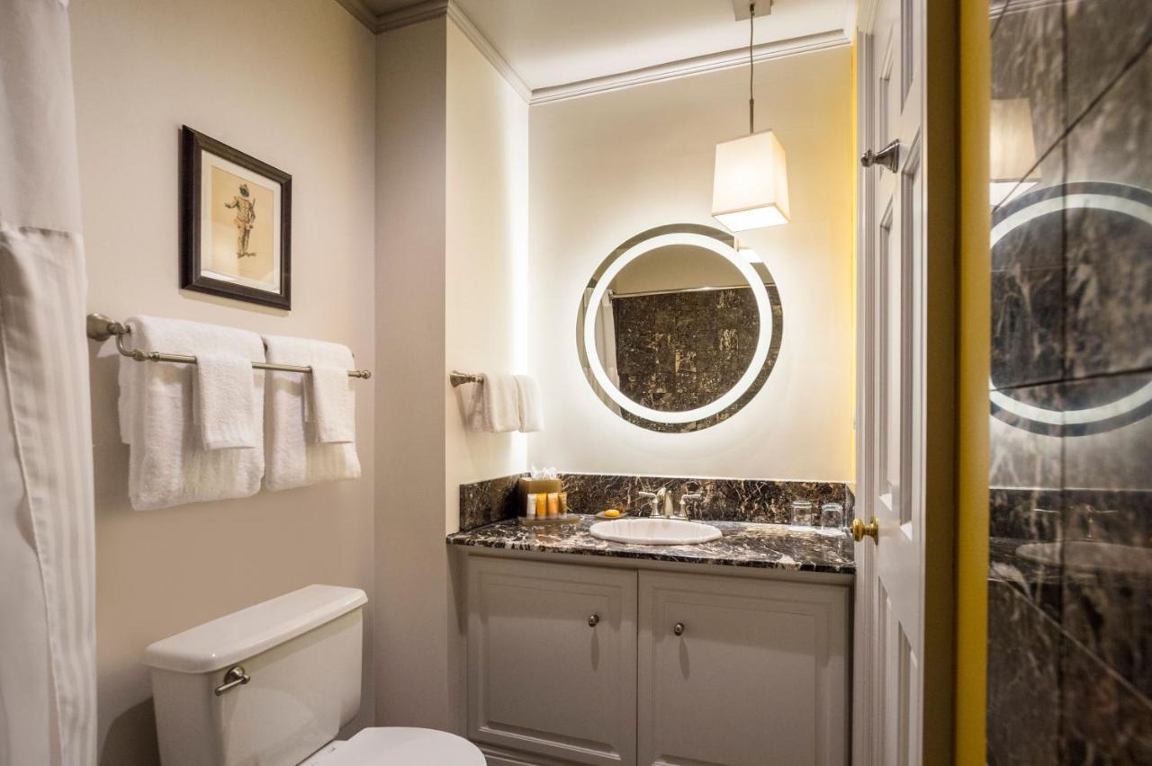 Superior Queen Room at Warwick San Francisco