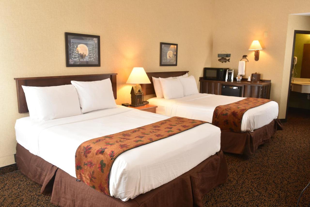Deluxe Double Room with Two Double Beds at Cedar Creek Hotel Wausau - Rothschild