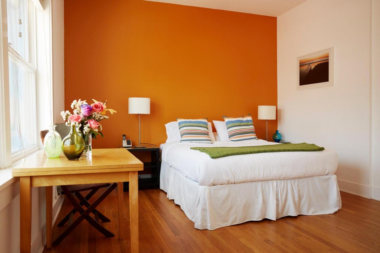 Studio Suite - 1 Queen Bed at Venice Suites