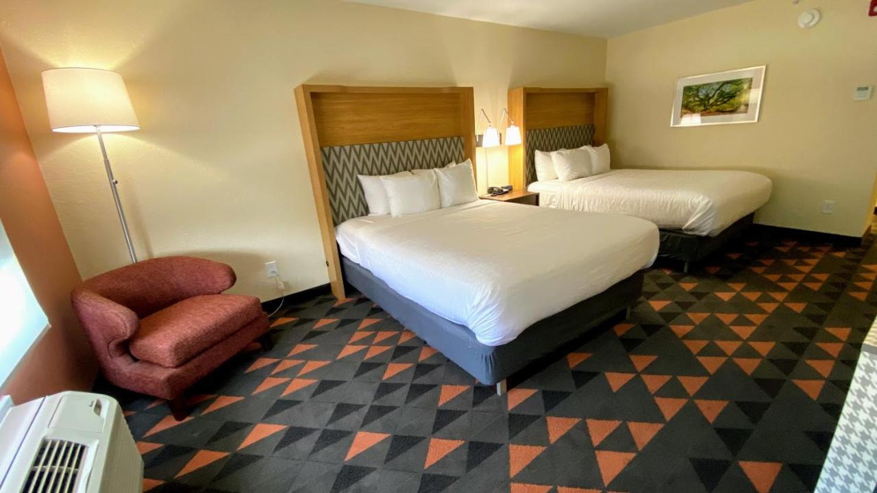 Queen Room with Sofa Bed - Non-Smoking at Holiday Inn Spartanburg Northwest by IHG
