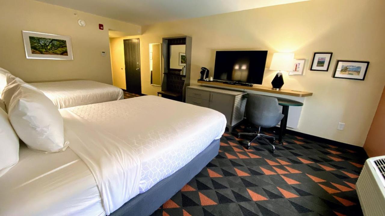 Queen Room with Two Queen Beds - Non-Smoking at Holiday Inn Spartanburg Northwest by IHG