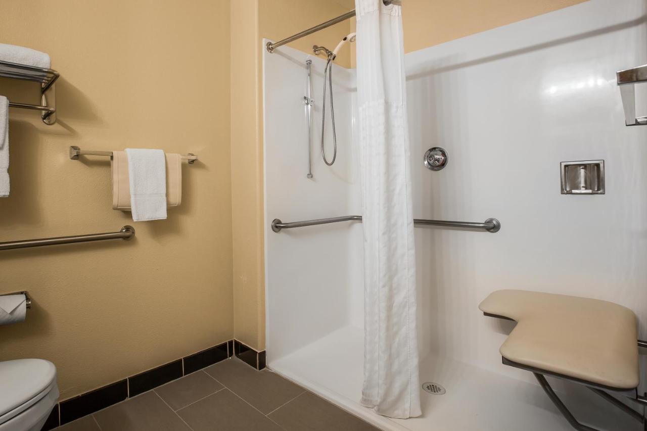 King Suite - Accessible/Non-Smoking at Comfort Suites Victorville-Hesperia