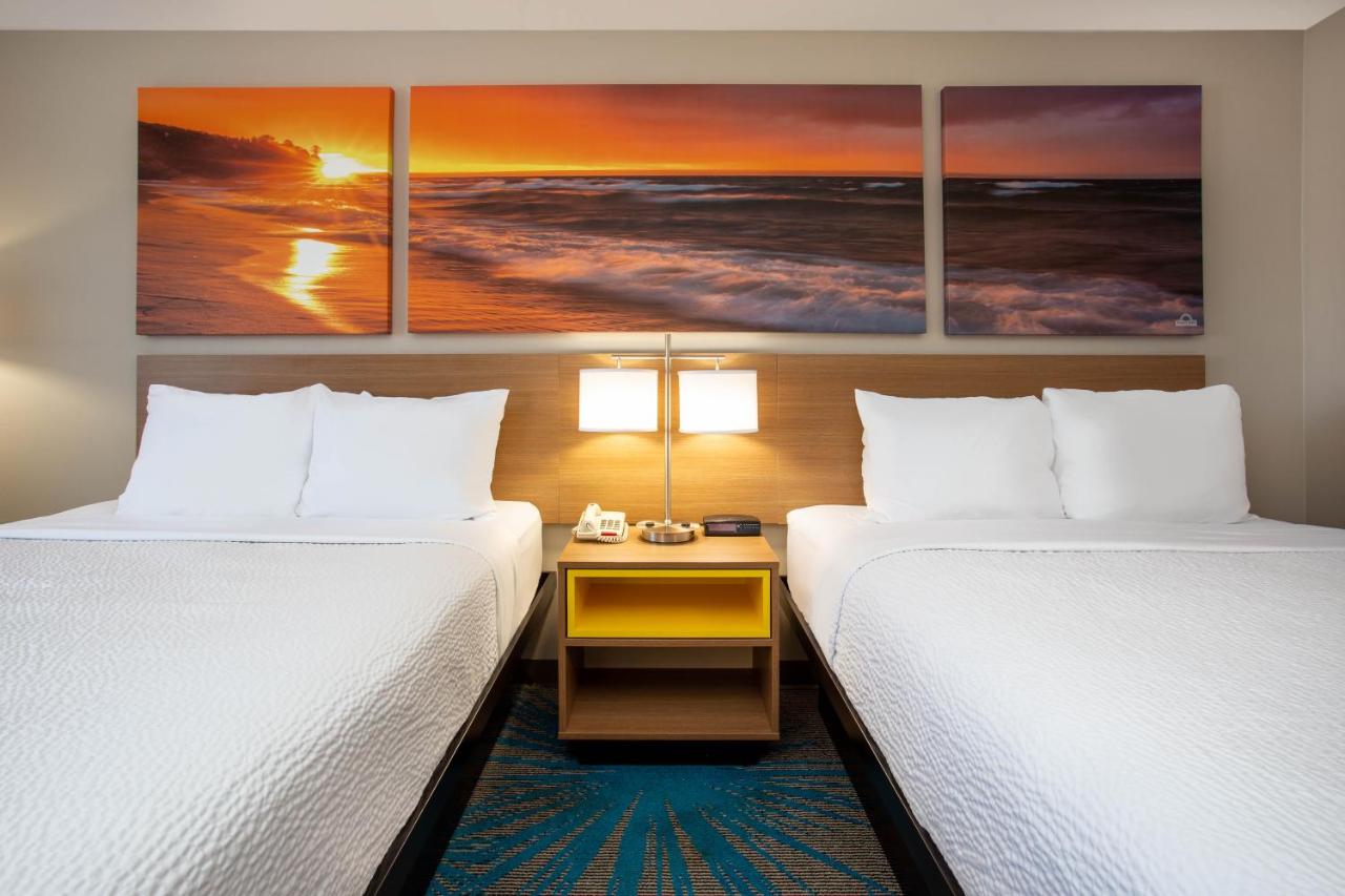 Queen Room with Two Queen Beds - Non-Smoking at Days Inn by Wyndham Marquette