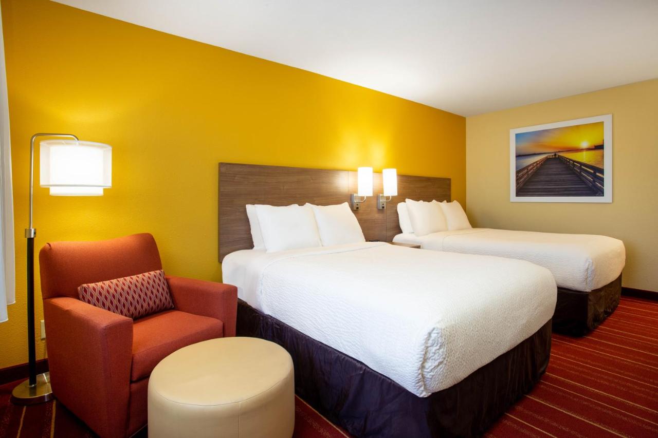 Deluxe Double Room with Two Double Beds - Non-Smoking at Days Inn by Wyndham Marquette