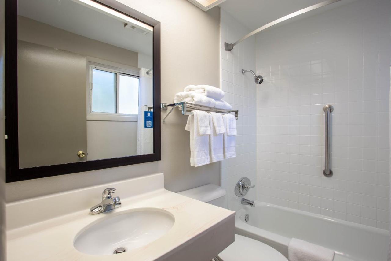 Queen Room - Non-Smoking at Days Inn by Wyndham Marquette