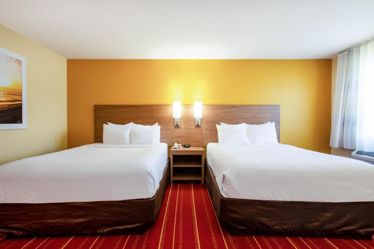 Deluxe Double Room with Two Double Beds - Non-Smoking at Days Inn by Wyndham Marquette