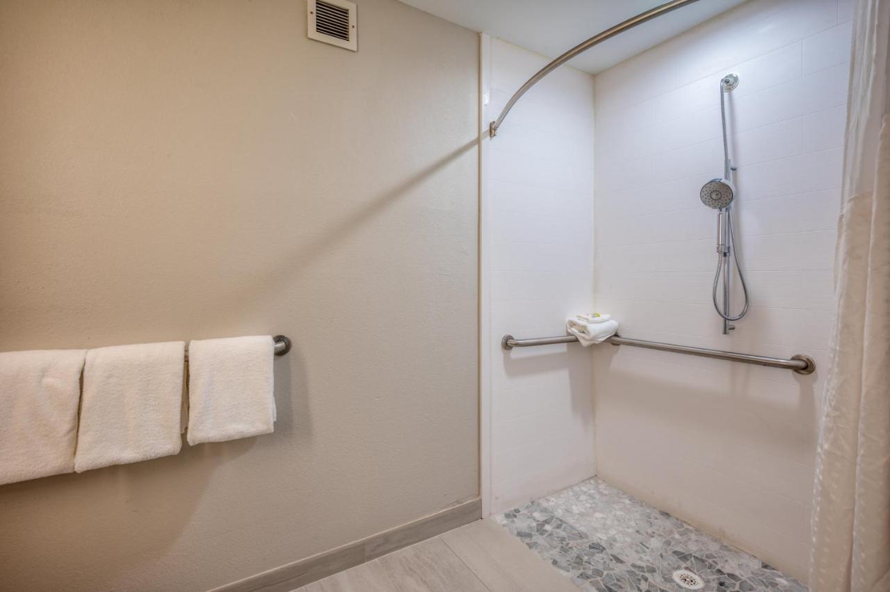 Double Room - Mobility Access Tub/Non-Smoking at Holiday Inn Express Hotel & Suites Greenville by IHG