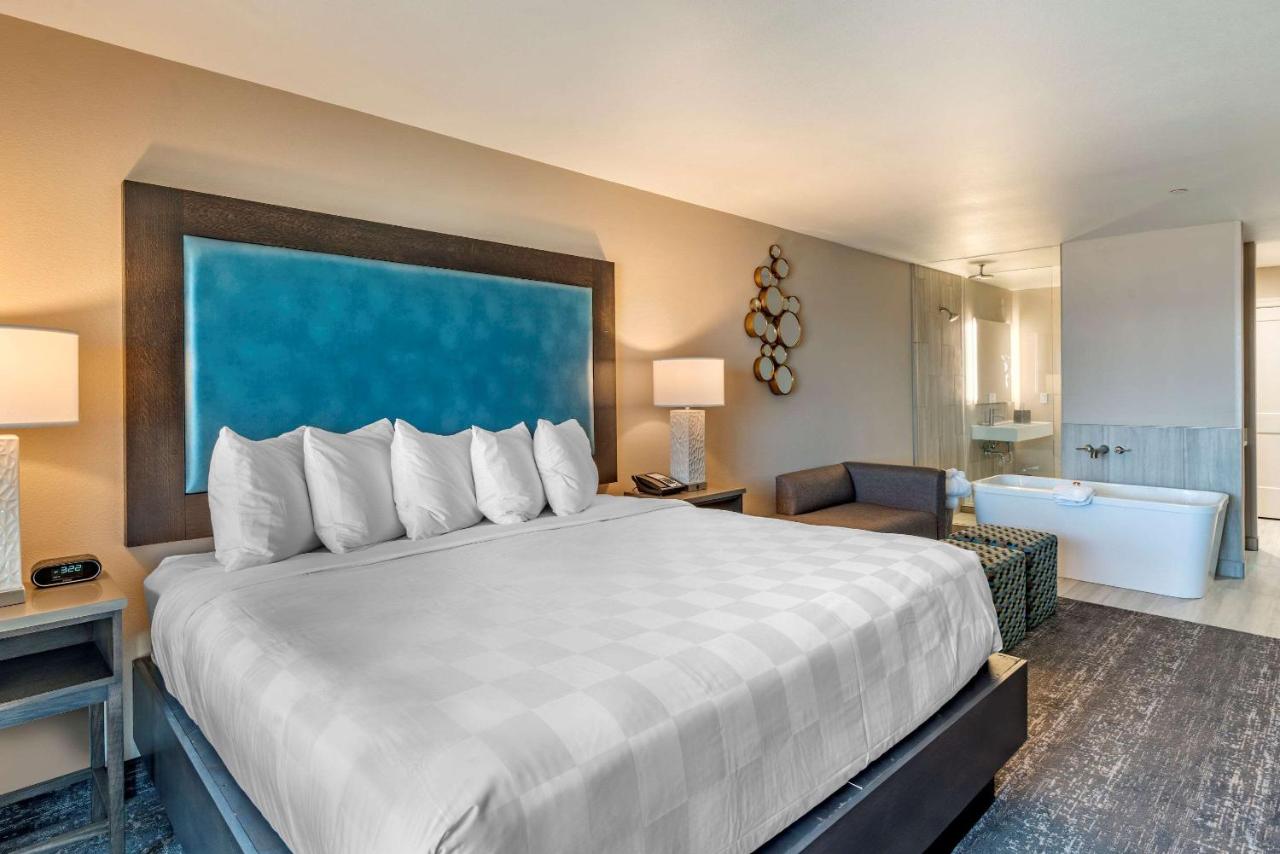  | Best Western Plus Lincoln Sands Oceanfront Suites