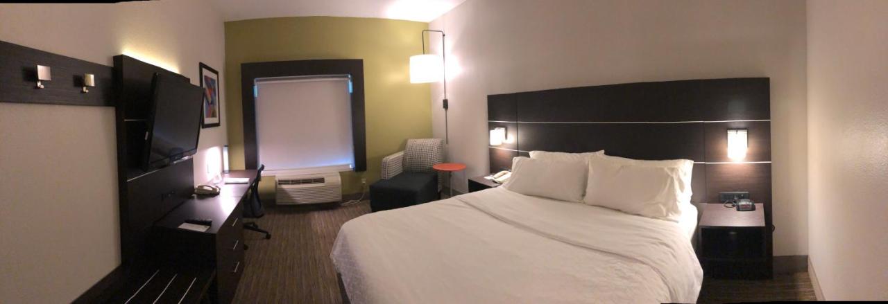 King Room - Non-Smoking at Holiday Inn Express Hotel & Suites Decatur by IHG
