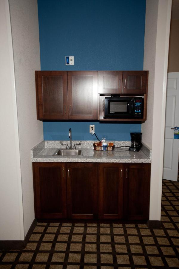 King Suite at Baymont by Wyndham Erie