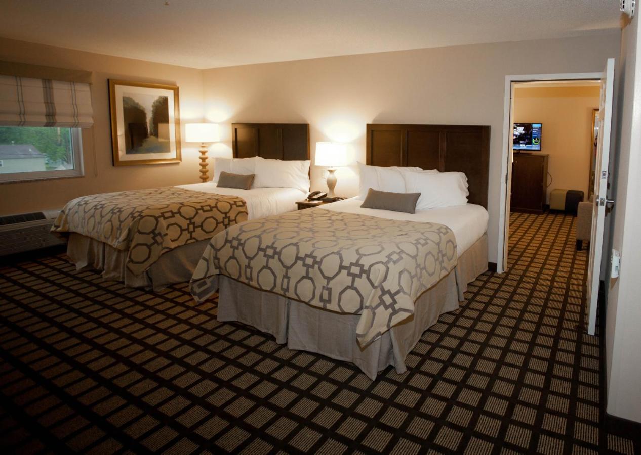 Standard Queen Room with Two Queen Beds at Baymont by Wyndham Erie