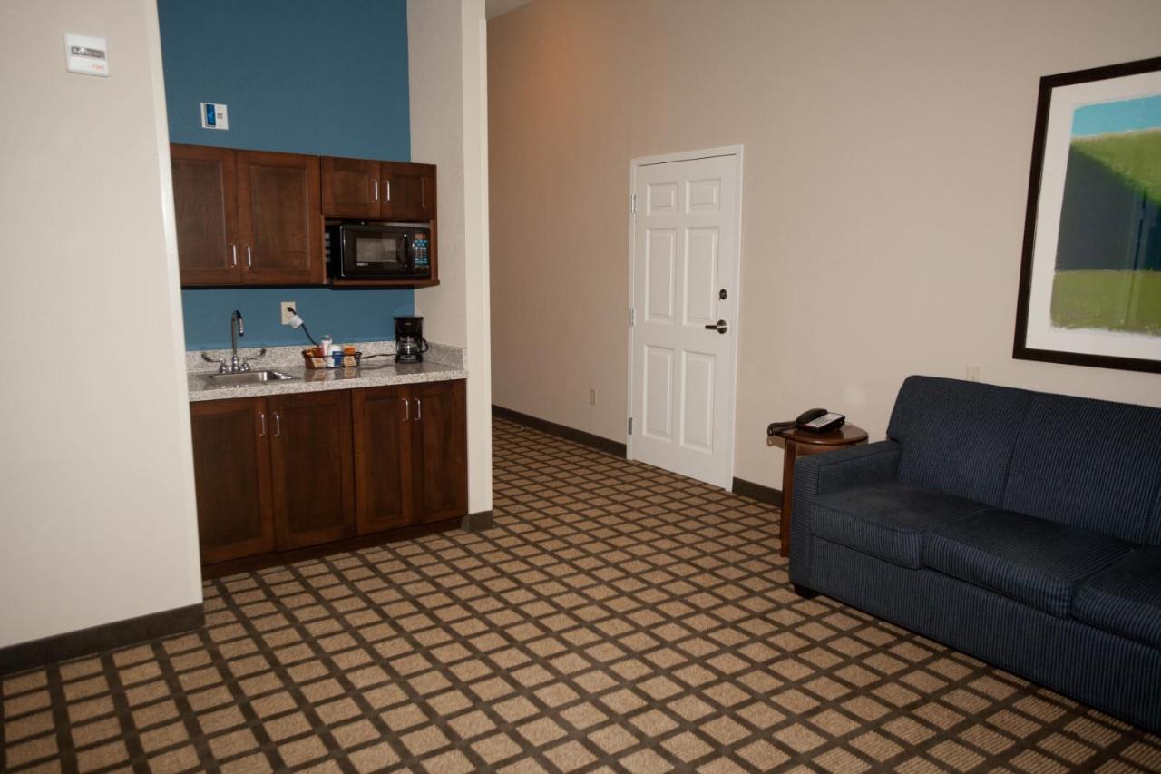 King Suite at Baymont by Wyndham Erie