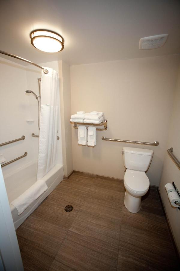 King Room - Disability Access/Non-Smoking at Baymont by Wyndham Erie