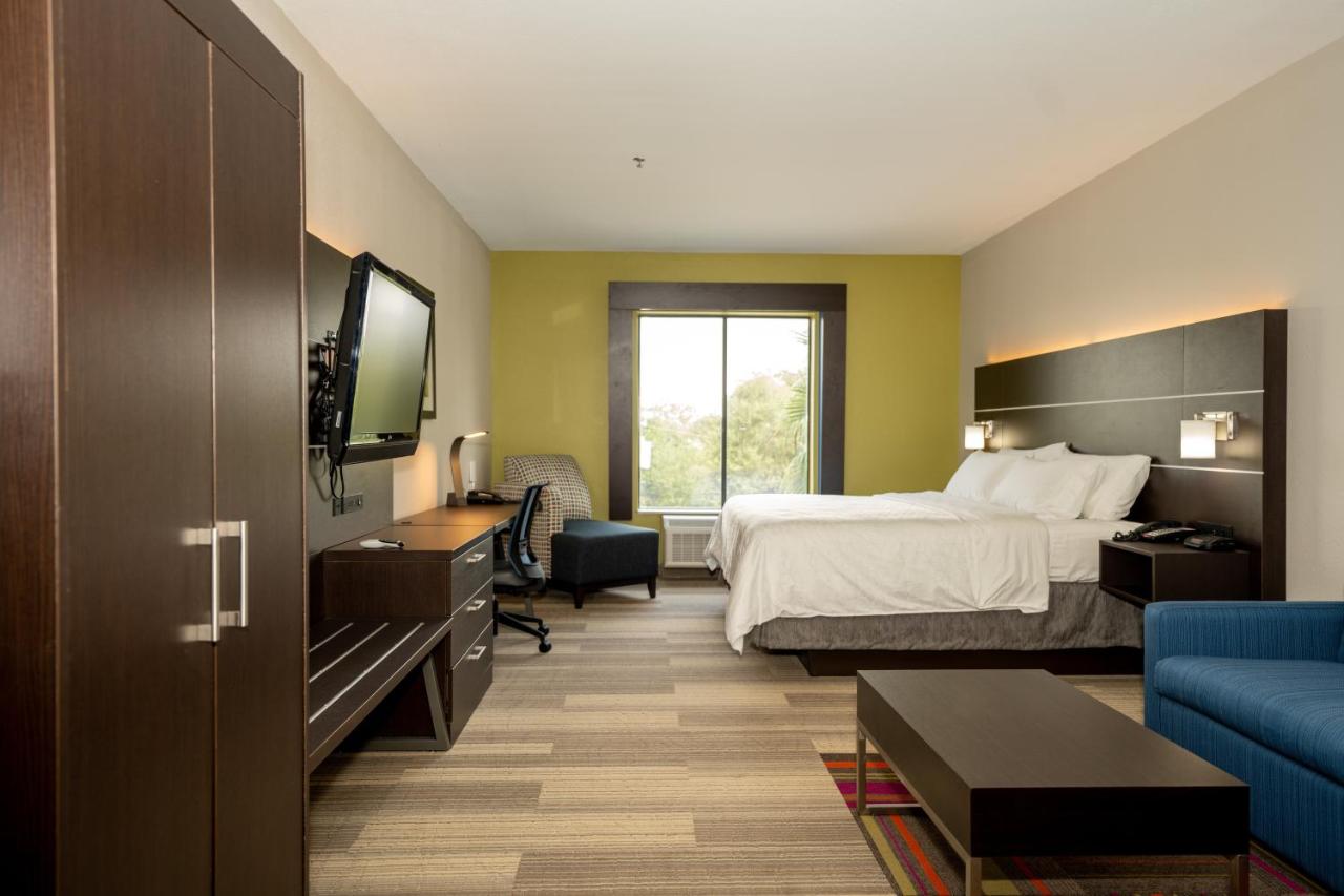 King Room with Bath Tub - Disability Access at Holiday Inn Express & Suites Deer Park by IHG