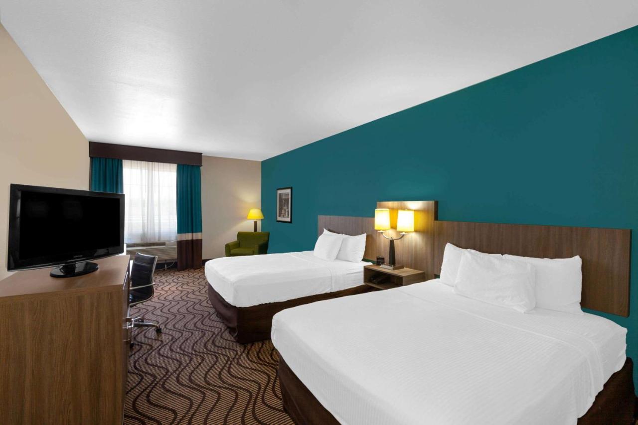 Deluxe Queen Room with Two Queen Beds at La Quinta Inn & Suites by Wyndham Midland North