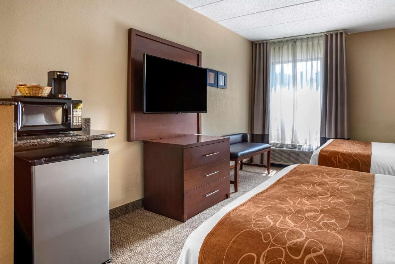 Queen Suite with Two Queen Beds - Non-Smoking at Comfort Suites Hagerstown Southeast