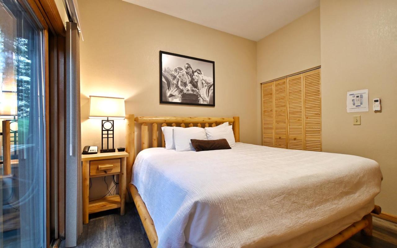 One-Bedroom Cedar Haus Suite - Non-Smoking at Pine Mountain Ski & Golf Resort