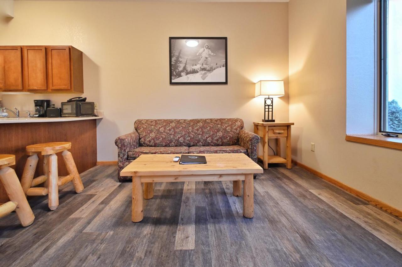 One-Bedroom King Accessible Suite, Non-Smoking at Pine Mountain Ski & Golf Resort