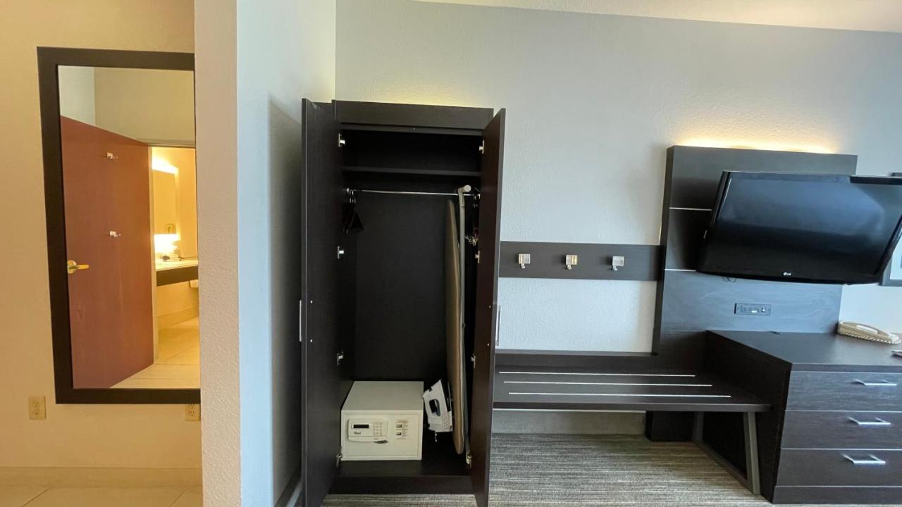 Queen Room with Two Queen Beds - Disability Access at Holiday Inn Express Hotel & Suites Decatur by IHG