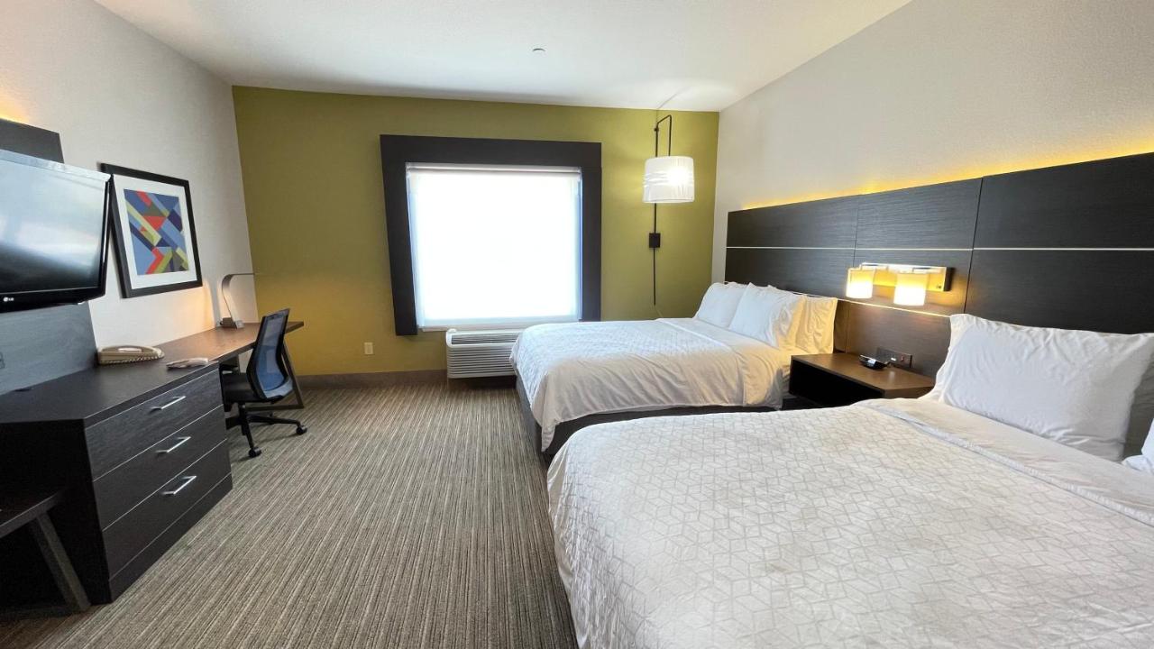 Queen Room with Two Queen Beds - Disability Access at Holiday Inn Express Hotel & Suites Decatur by IHG