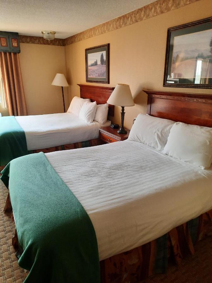 Queen Room at Horse Creek Inn