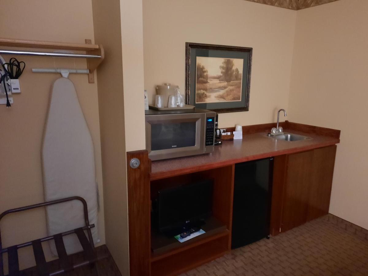 Queen Suite at Horse Creek Inn