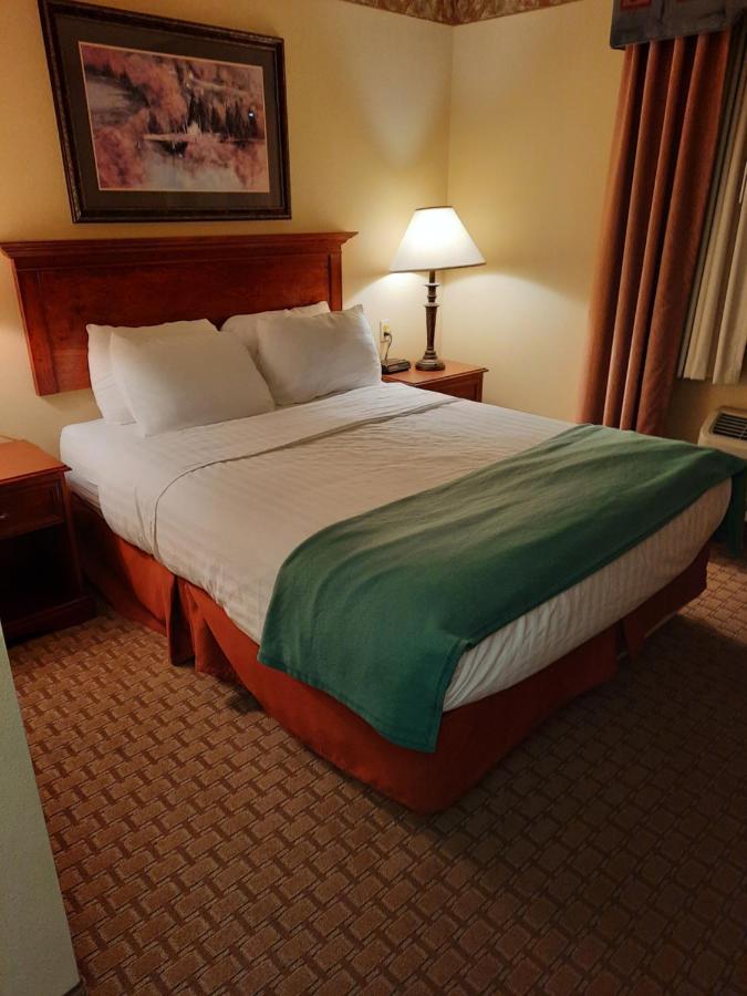 Queen Suite at Horse Creek Inn