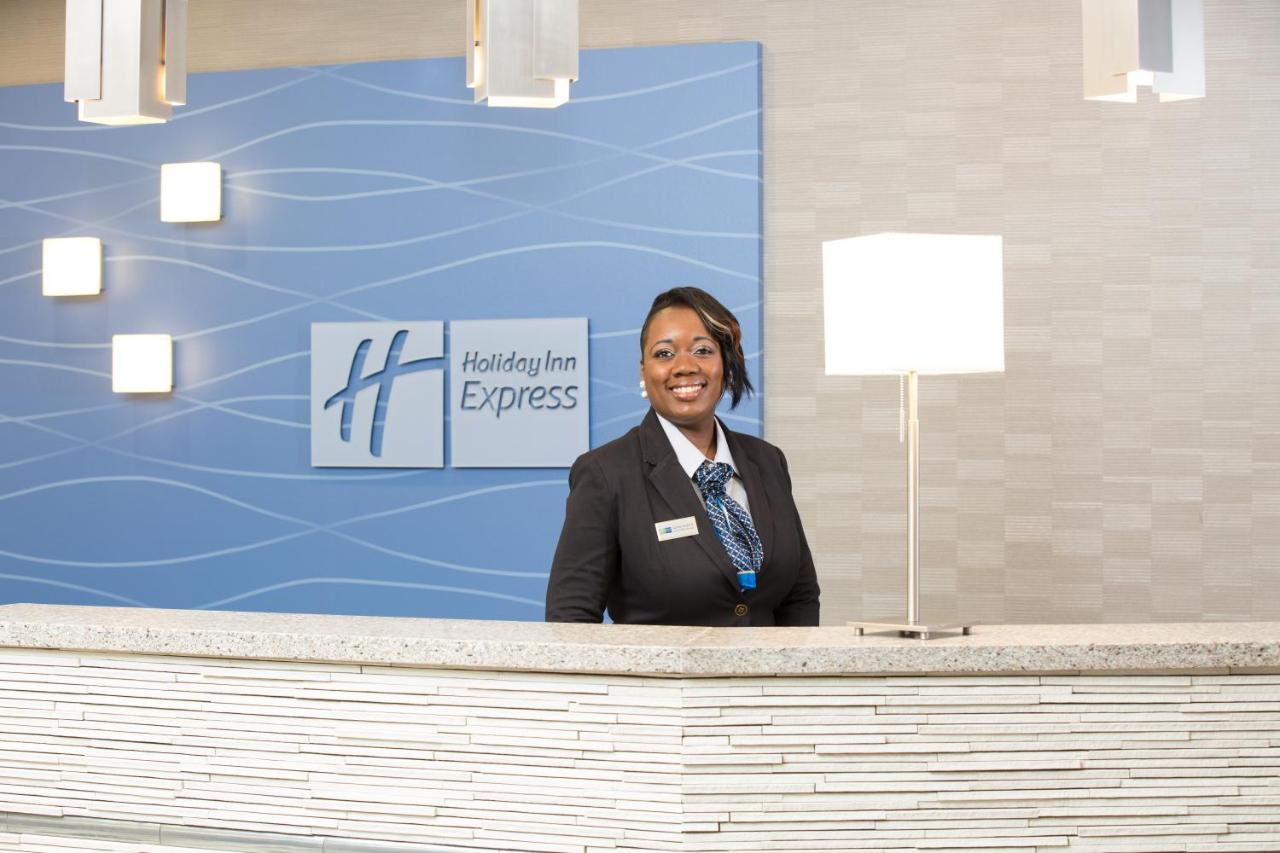  | Holiday Inn Express Moline - Quad Cities Area