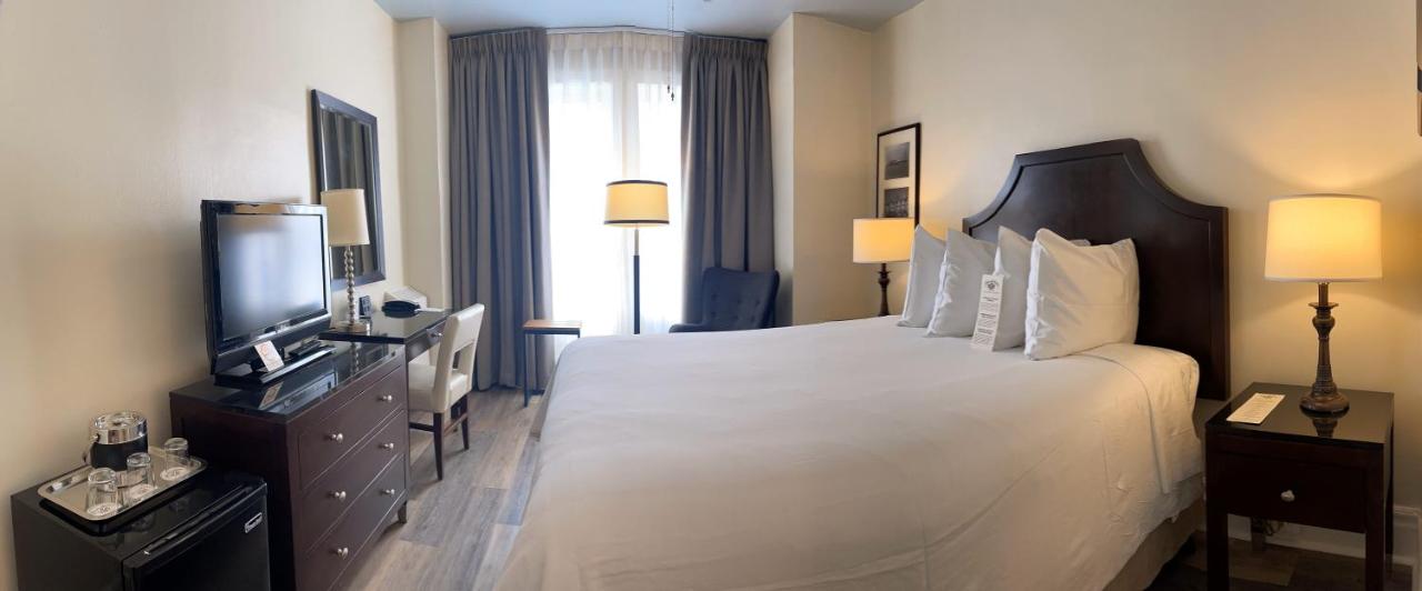 Deluxe Queen Room - Hearing Access at Chancellor Hotel on Union Square