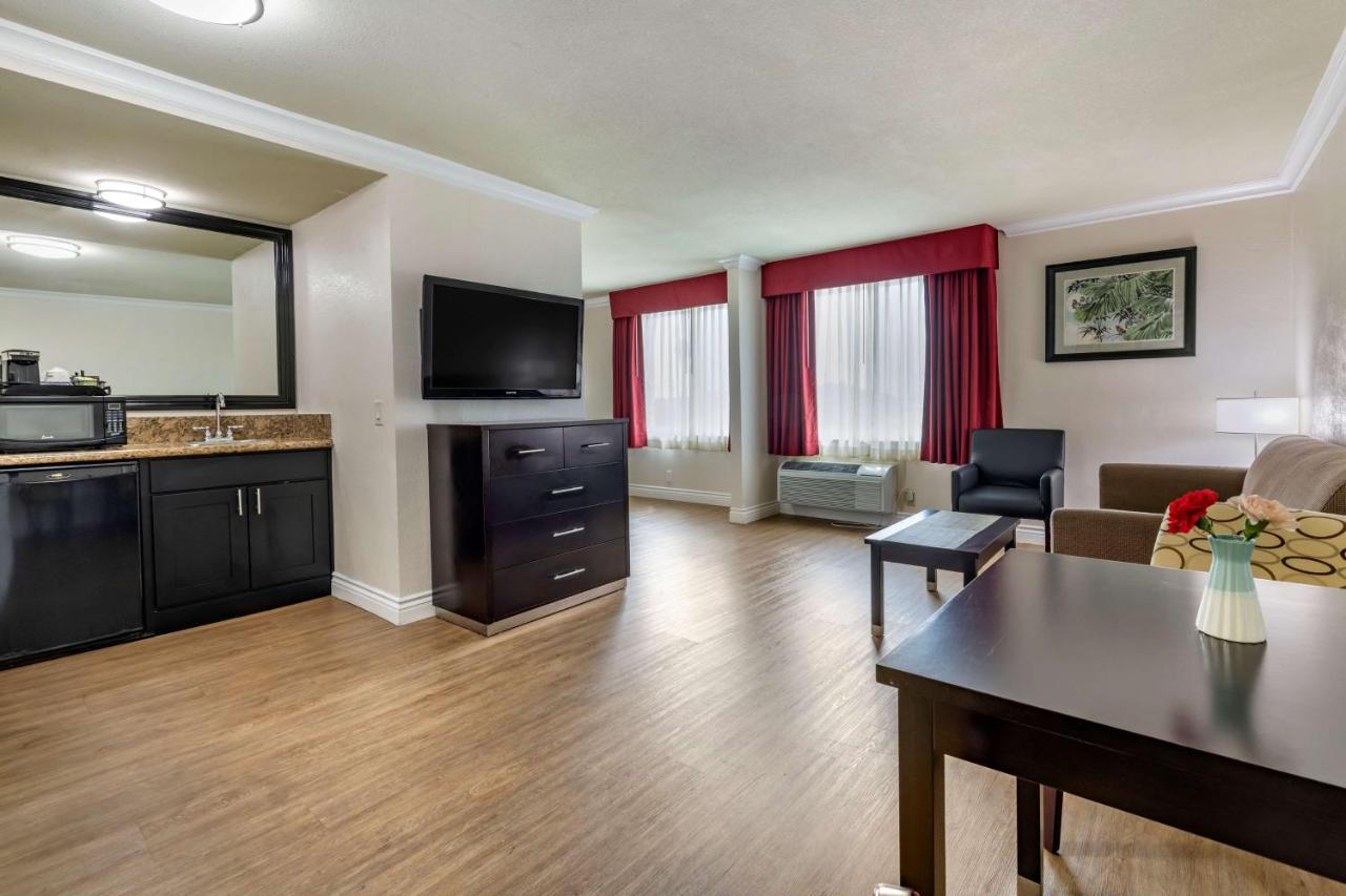 King Suite at Best Western Plus South Bay Hotel