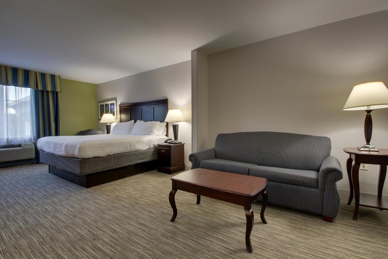 King Suite - Non-Smoking at Holiday Inn Express Hotel & Suites Middleboro Raynham by IHG